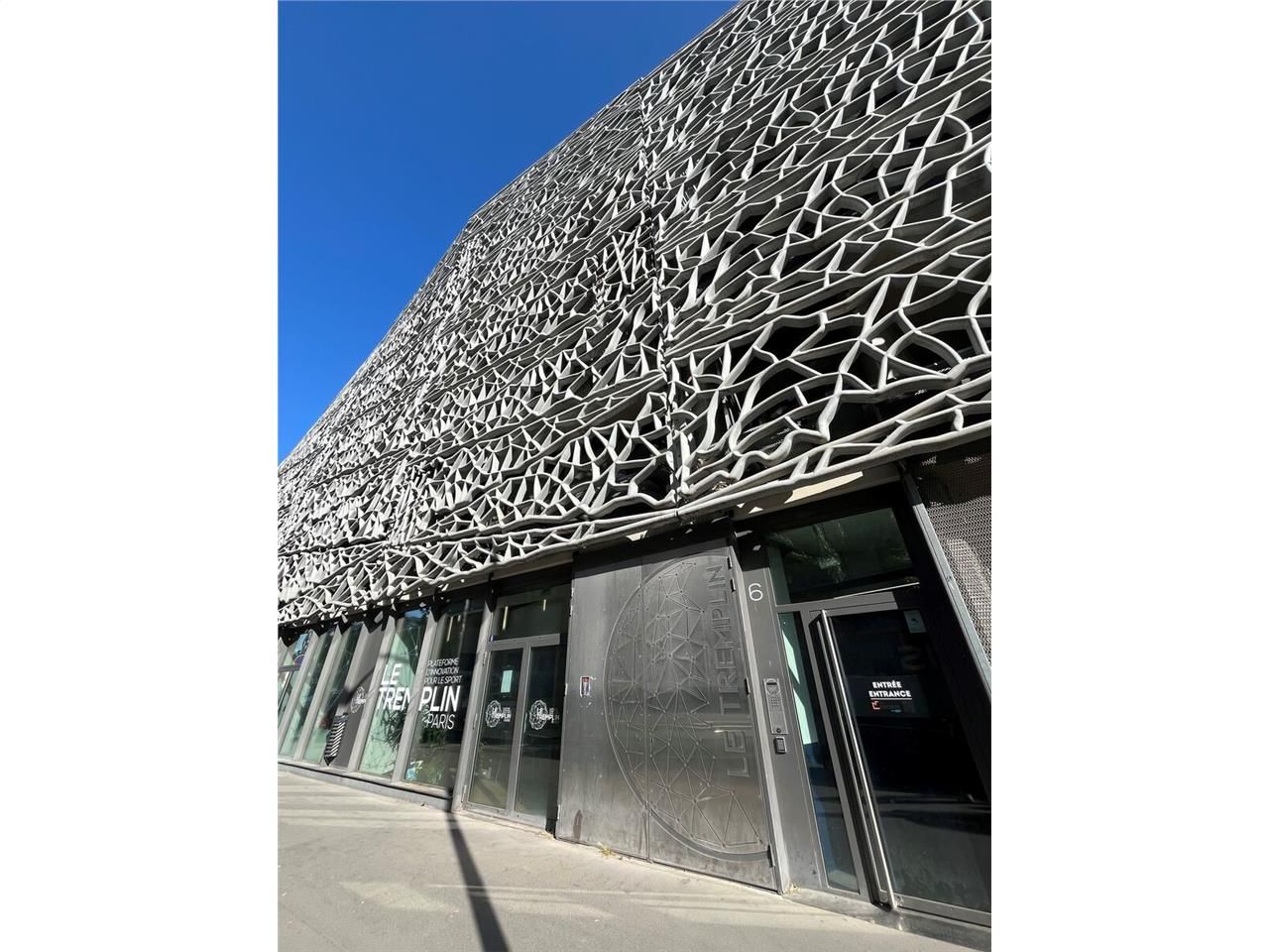 Au rez-de-chaussée du 4-6 rue Farrère, dans le tr