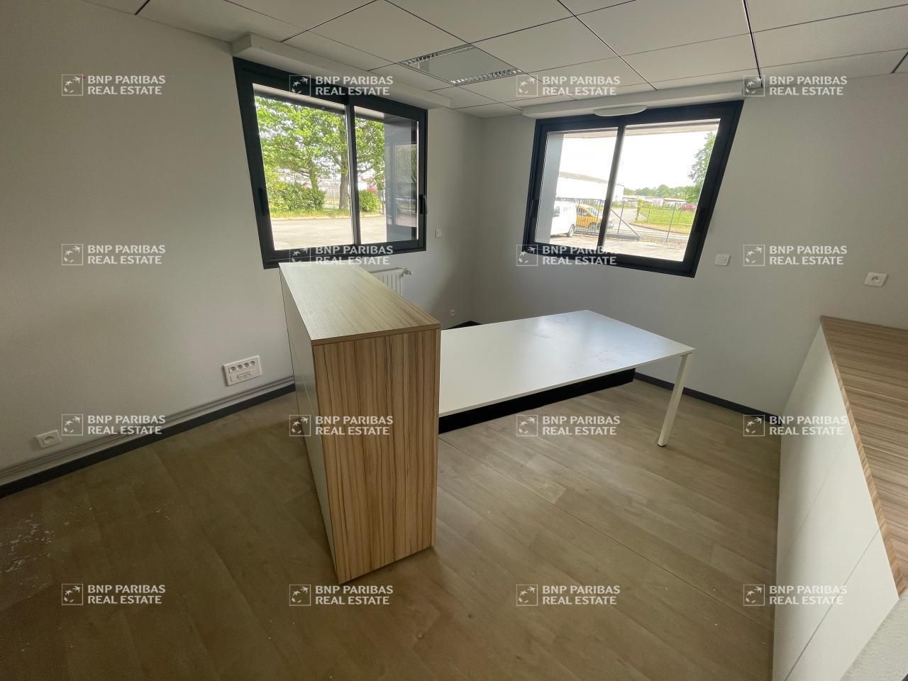 1155 m² pour ce activité en location à Saint-jacques-de-la-lande