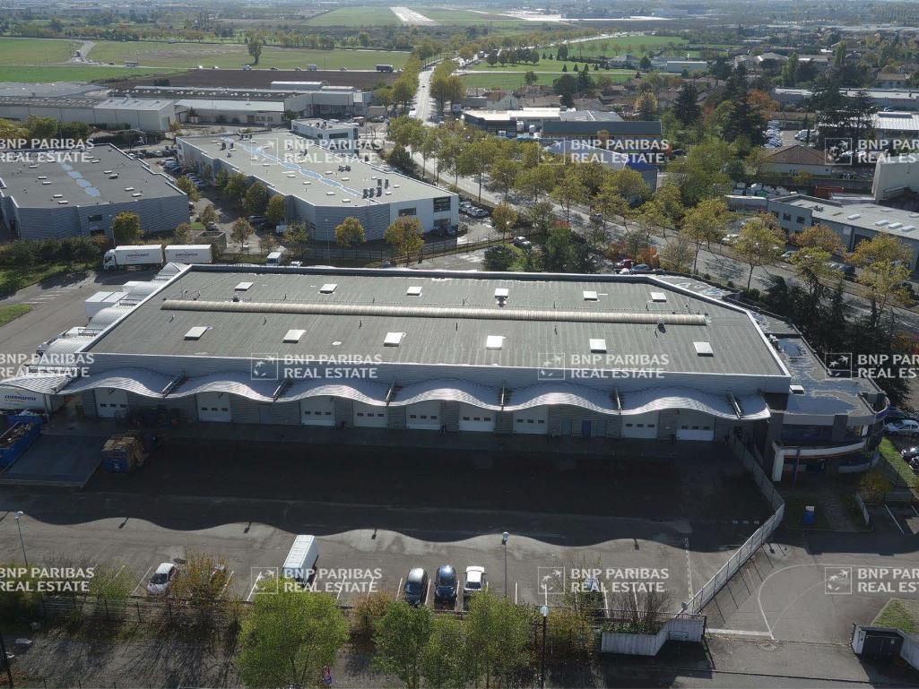 Location Entrepôts classe C 3817 m² non divisibles 69150 Décines-charpieu
