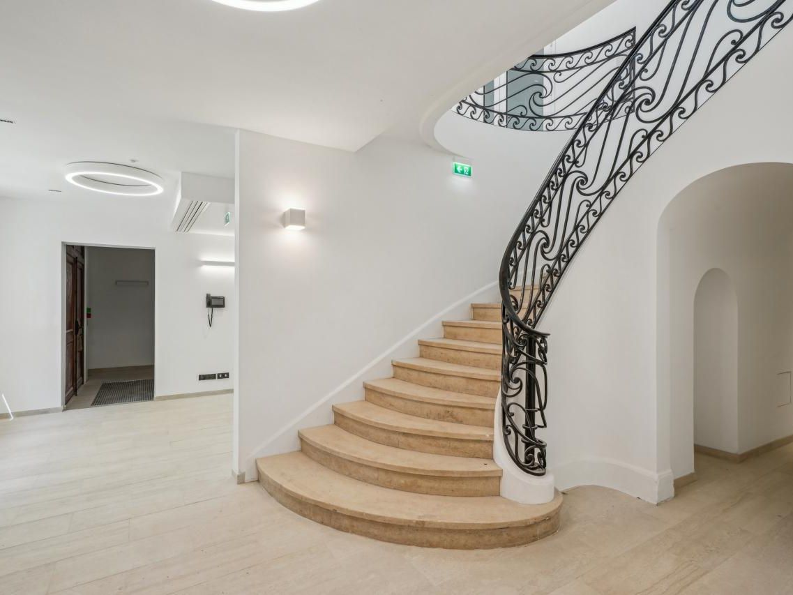 888.1 m² pour ce bureaux en location à Paris