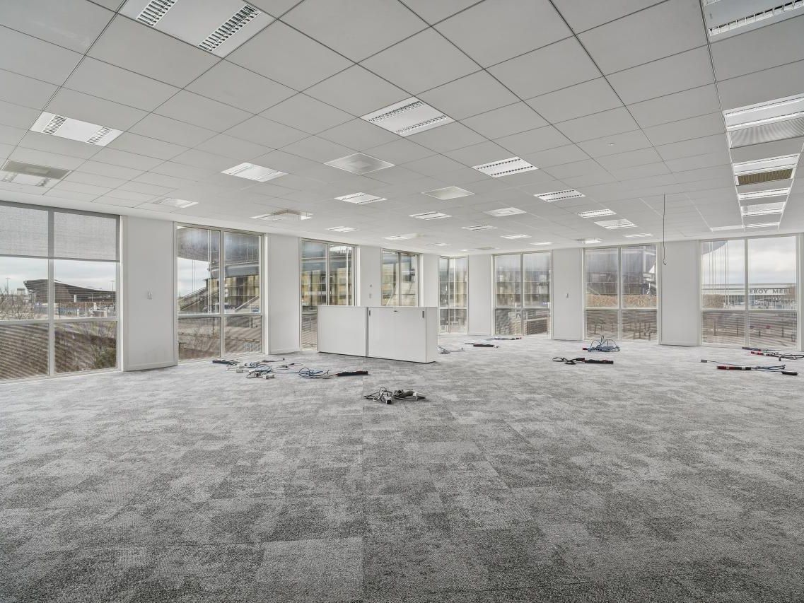 9738.1 m² pour ce bureaux en location à Saint-denis