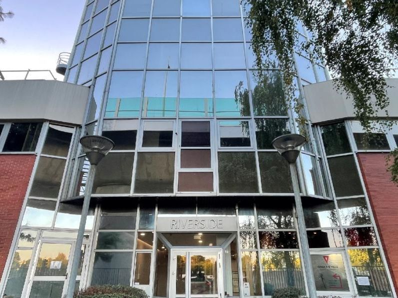 Vente Bureaux 2231.1 m² non divisibles 92210 Saint-cloud
