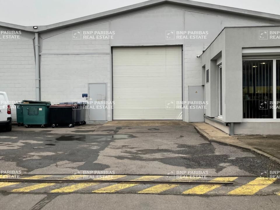 1713 m² pour ce activité en location à Morangis