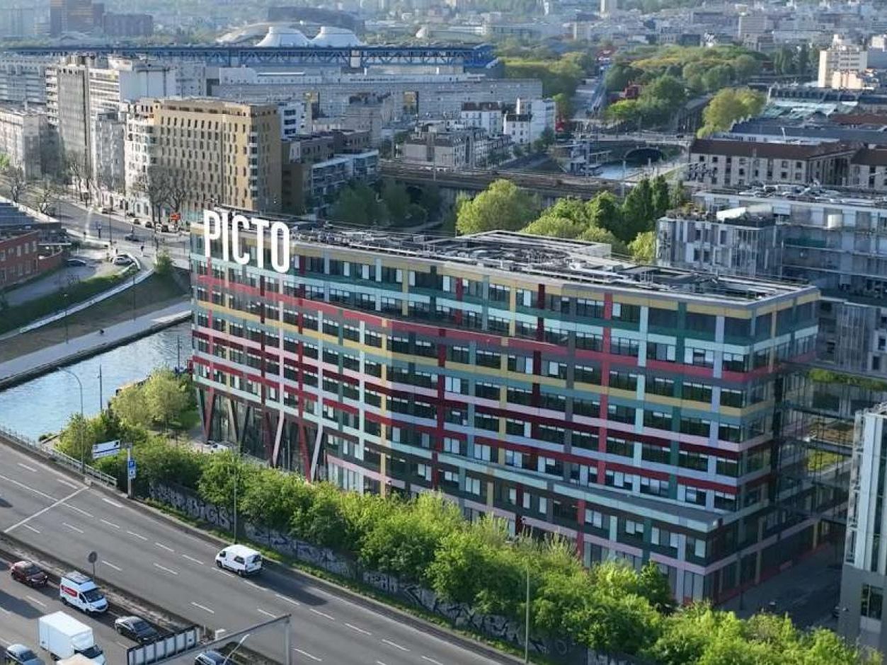 9492.1 m² pour ce bureaux en location à Paris