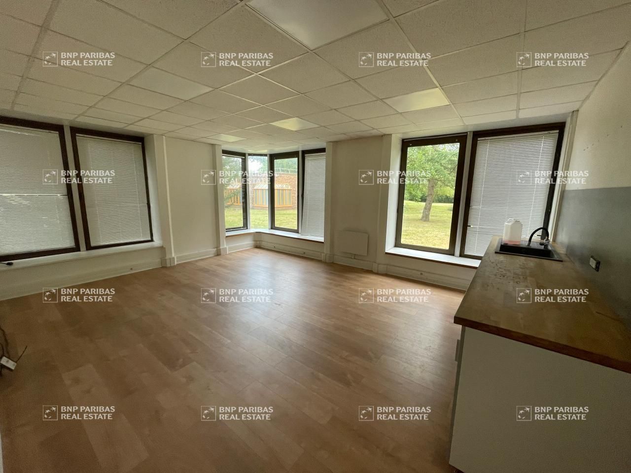 335 m² pour ce bureaux en location à Croissy-beaubourg