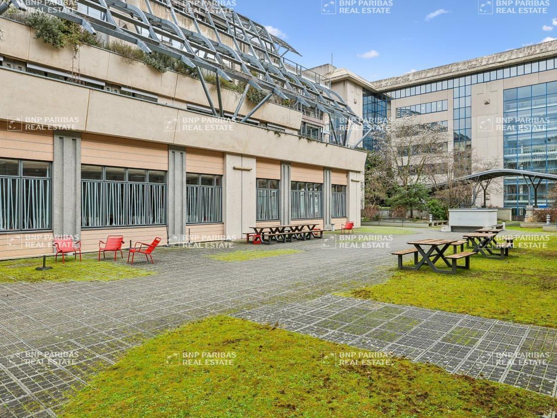 15286 m² pour ce bureaux en location à Paris