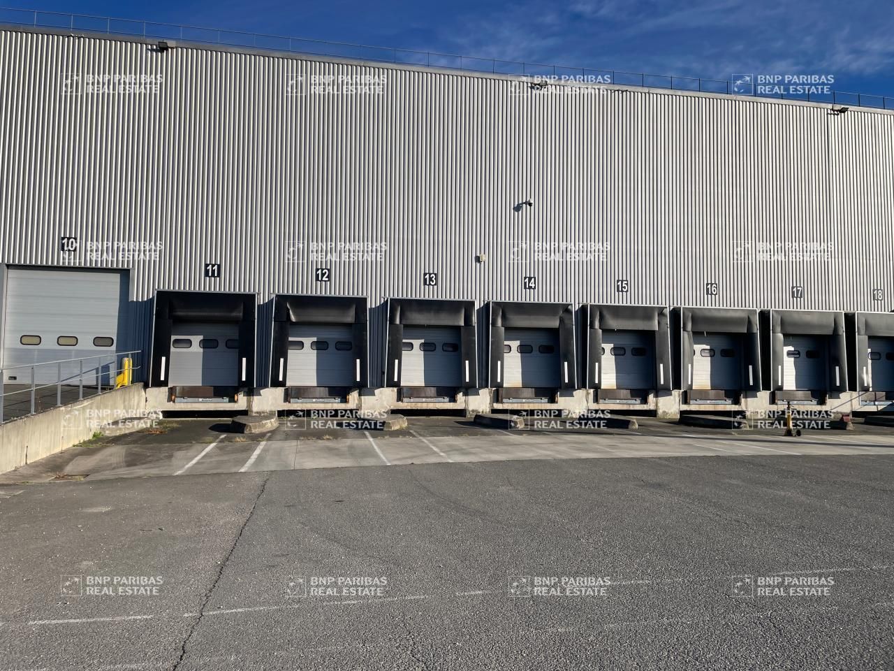 Location Entrepôts classe A 15607.2 m² non divisibles 33290 Blanquefort