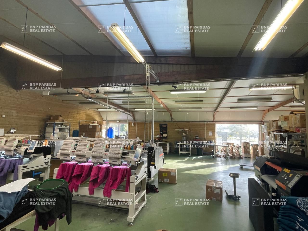 350 m² pour ce bureaux en location à Bruz