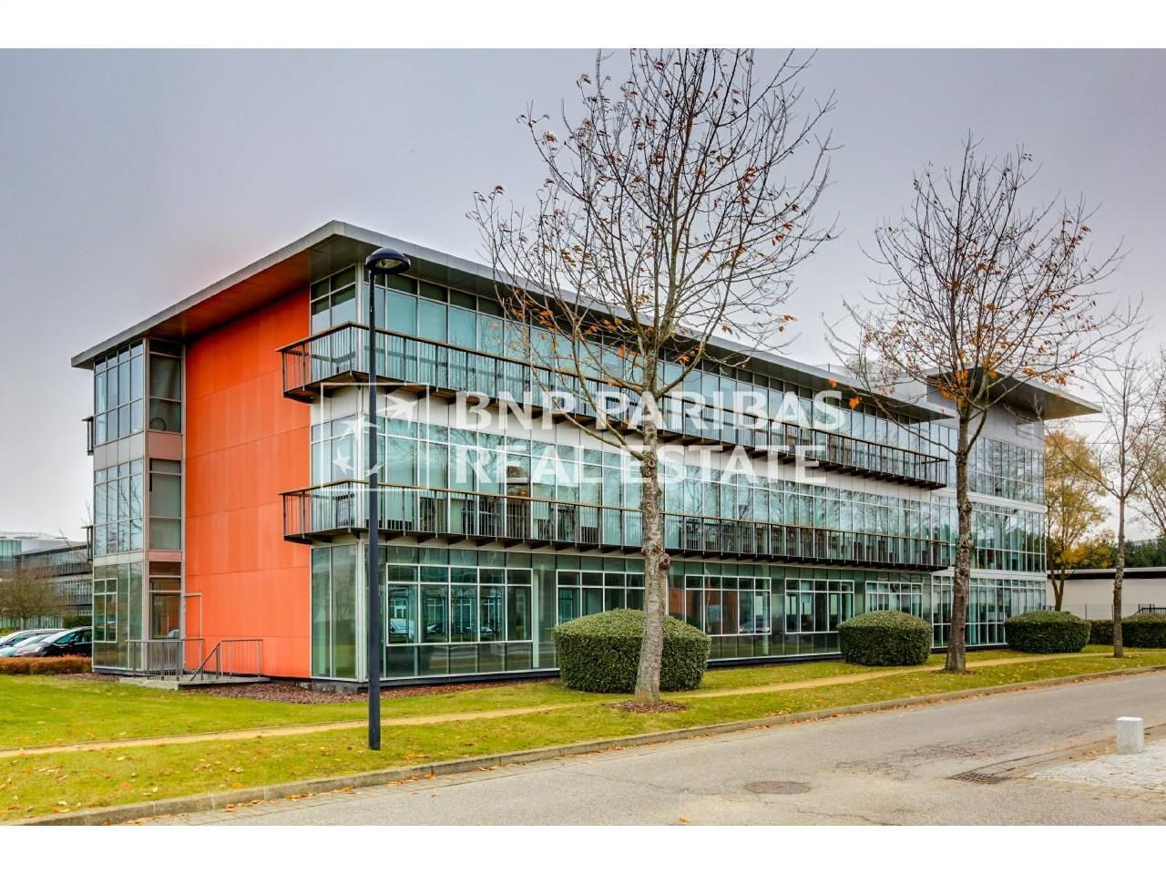 840 m² pour ce bureaux en location à Voisins-le-bretonneux