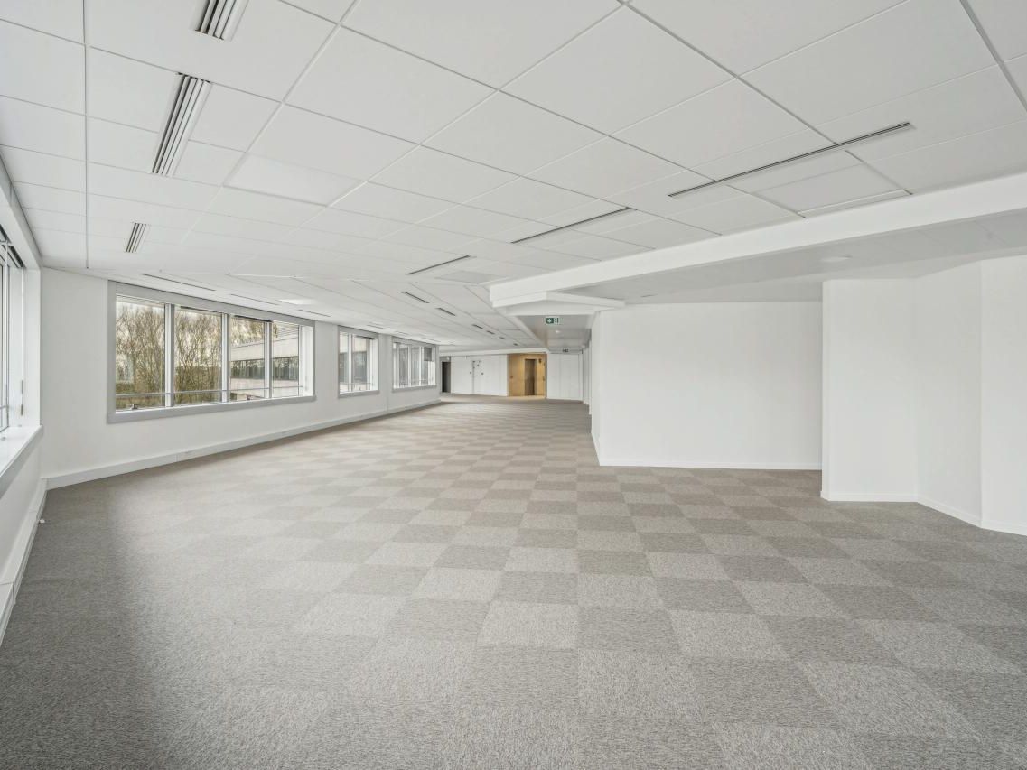 5005 m² pour ce bureaux en location à Saint maurice