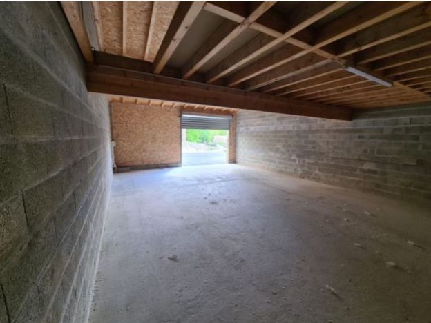 Location entrepôt de 100m2 dont 30m2 en mezzanine