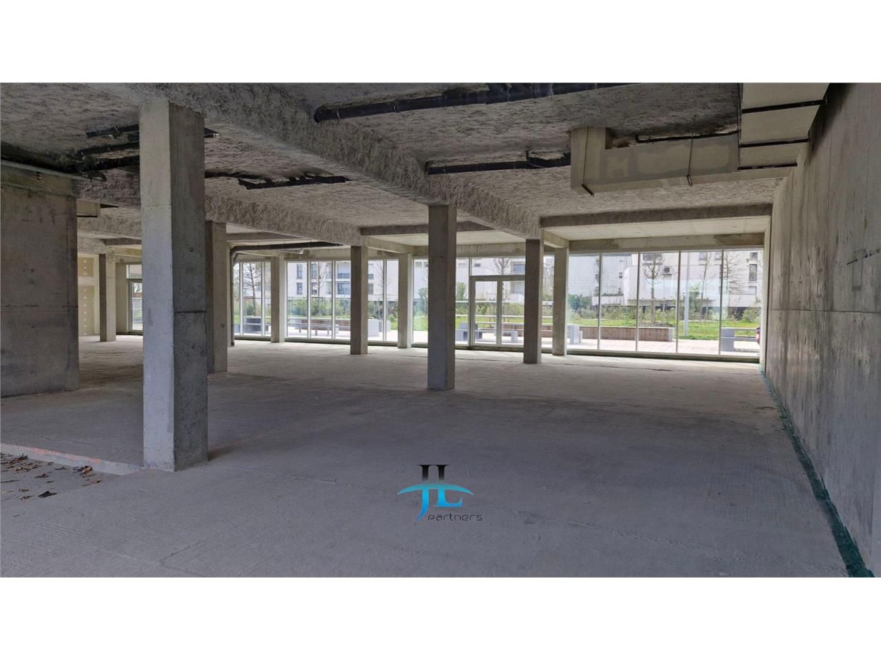 Local commercial d'angle 855 m² – Ravezies/Bassins à Flots – Bordeaux