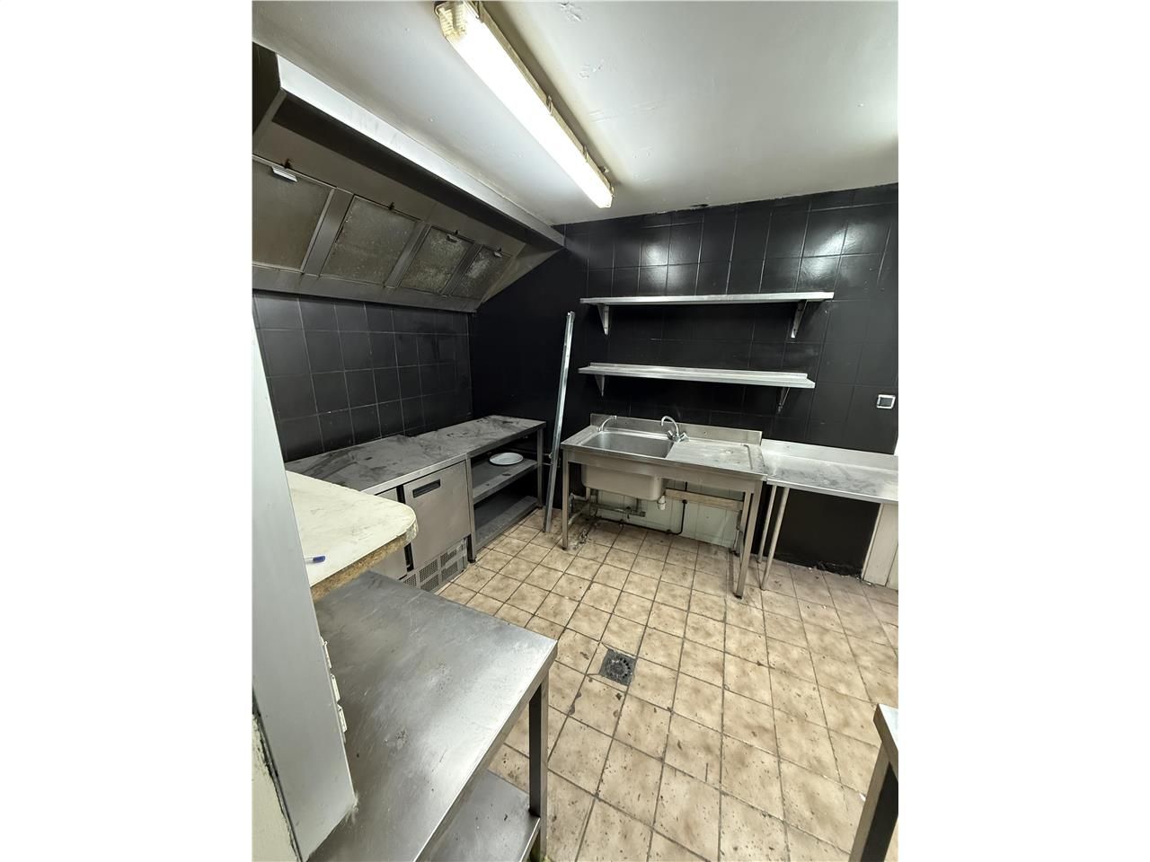 Location d''un local de 190m2 idéal pour restauration à Cauderan