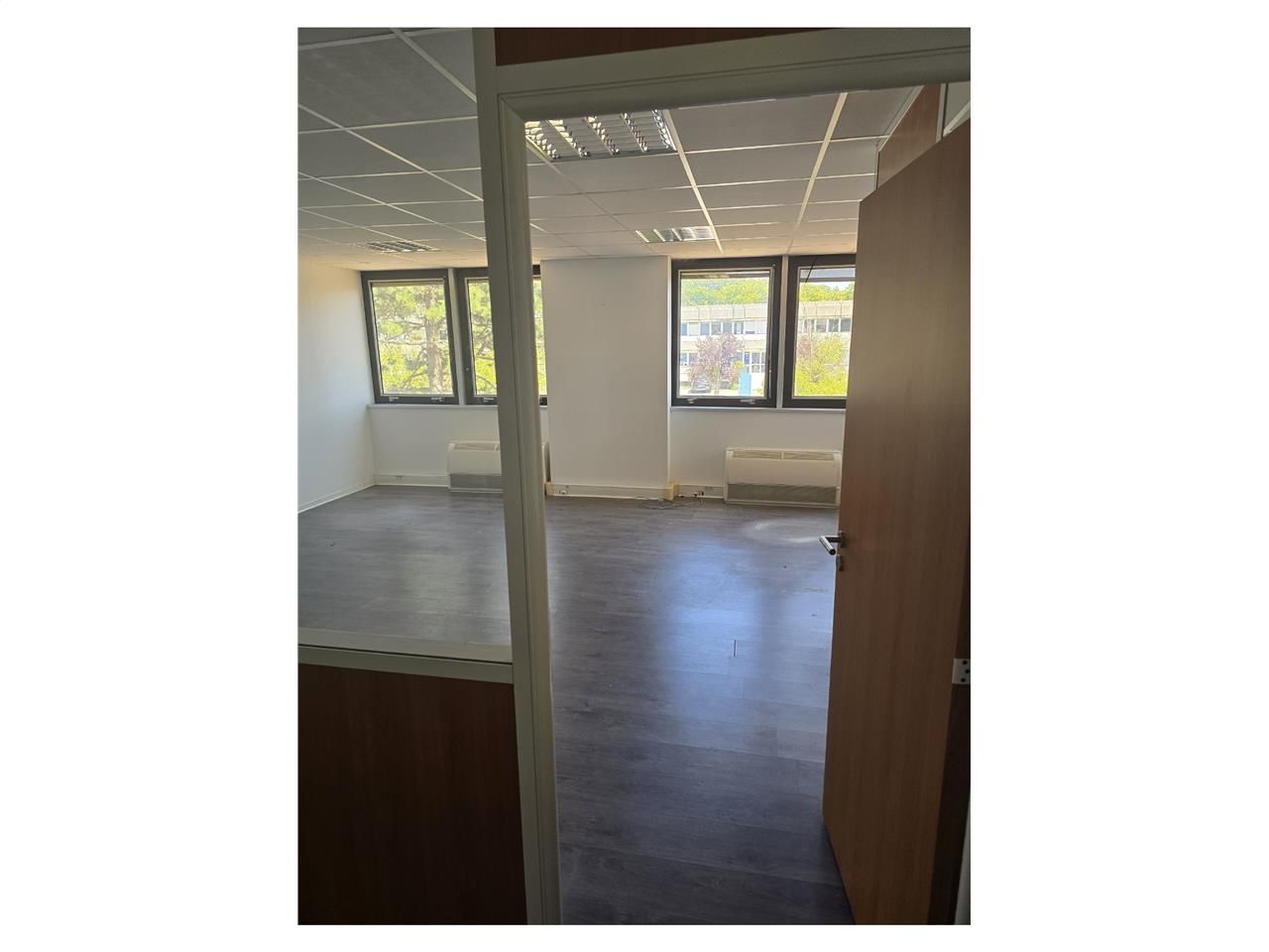Bureaux 140 m² – Bordeaux-Lac / Bruges – 12 parkings privés