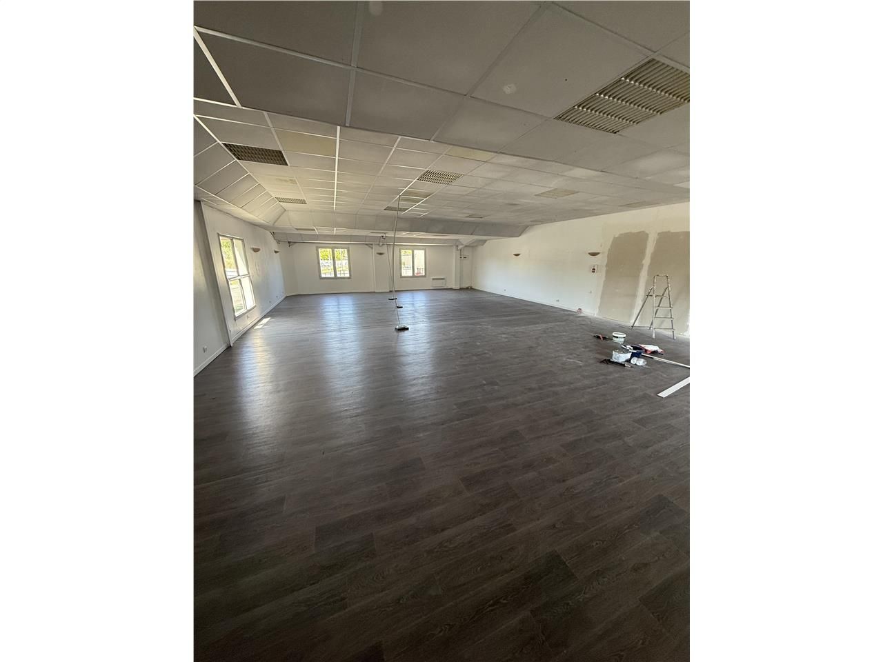 Vente Bâtiment Commercial de 600m2 à Eysines, ideal pour investissement