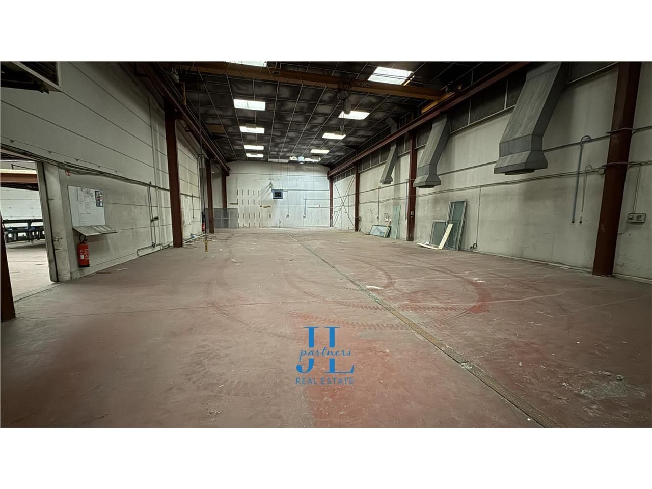 À LOUER – Local d'activité 1 700 m² – Mérignac – Proximité rocade – Bâtiment brut – Emplacement stratégique