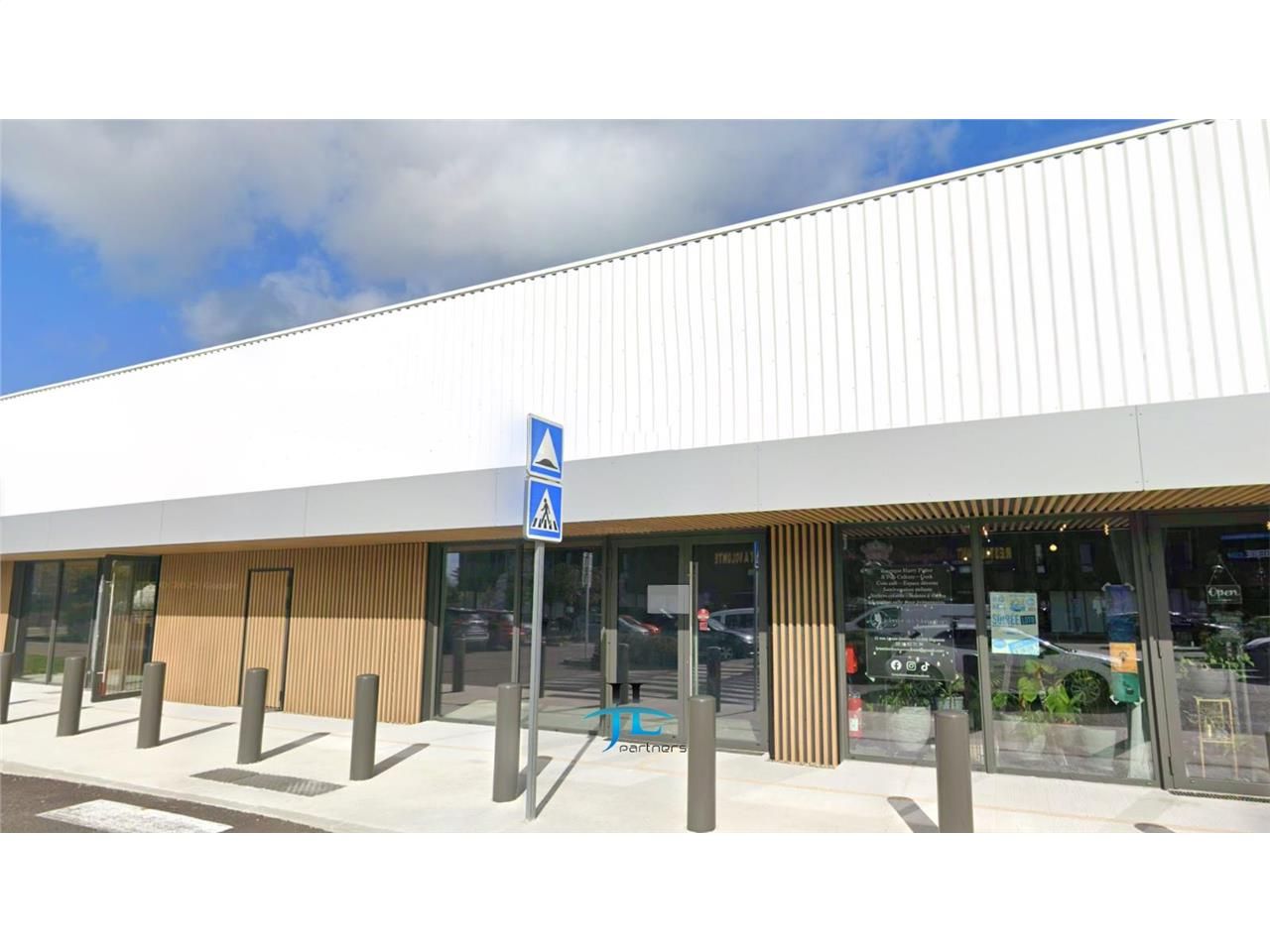 Locaux commerciaux 187m2 à 446m2 à louer Zone Commerciale Biganos