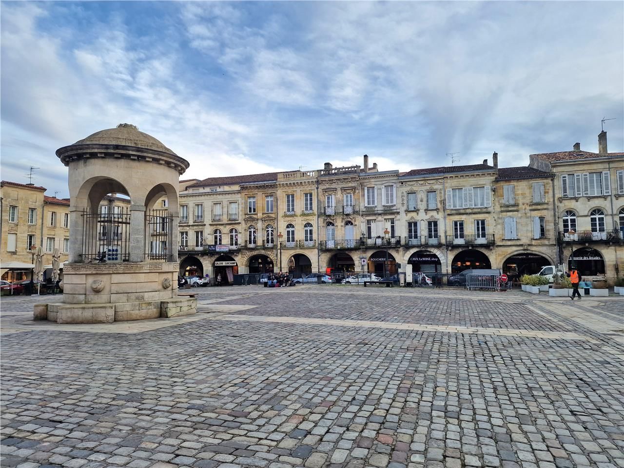 Local professionnel 370m² – Place Abel Surchamp - Libourne