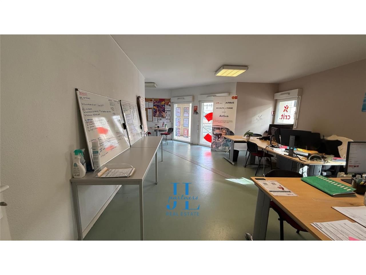 LOCAL COMMERCIAL 155 M² À LOUER – ANGLE DE RUE – AVENUE TRÈS PASSANTE – MÉRIGNAC