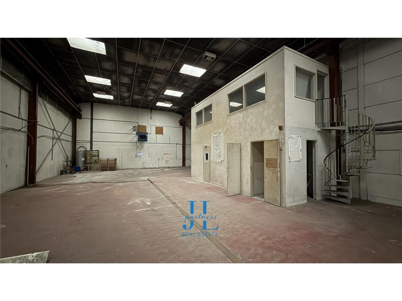 À LOUER – Local d''activité 1 700 m² – Mérignac – Proximité rocade – Bâtiment brut – Emplacement stratégique