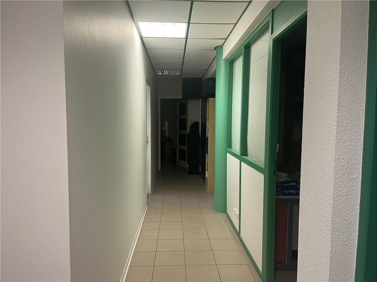 À VENDRE – 2 LOCAUX COMMERCIAUX À EYSINES