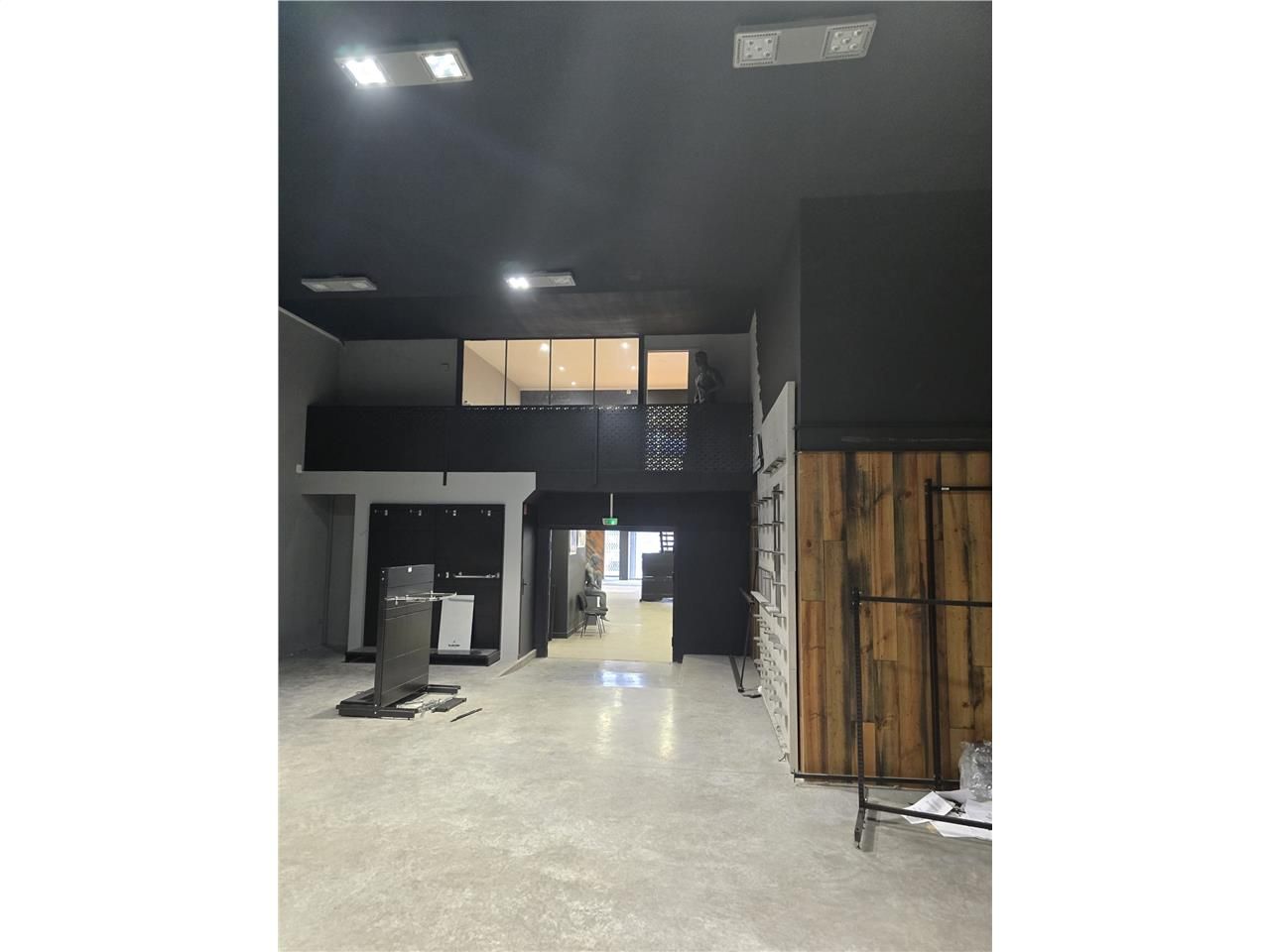 À LOUER – LOCAL COMMERCIAL À FORTE IDENTITÉ - IDEALEMENT SITUE A BORDEAUX