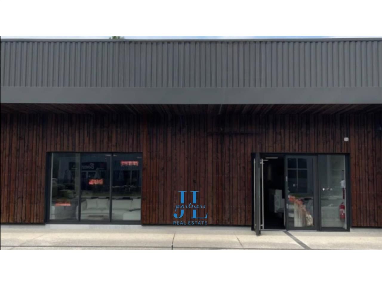 À LOUER – Local commercial 350 m² SHON – Mérignac – Sortie rocade – Environnement enseignes nationales