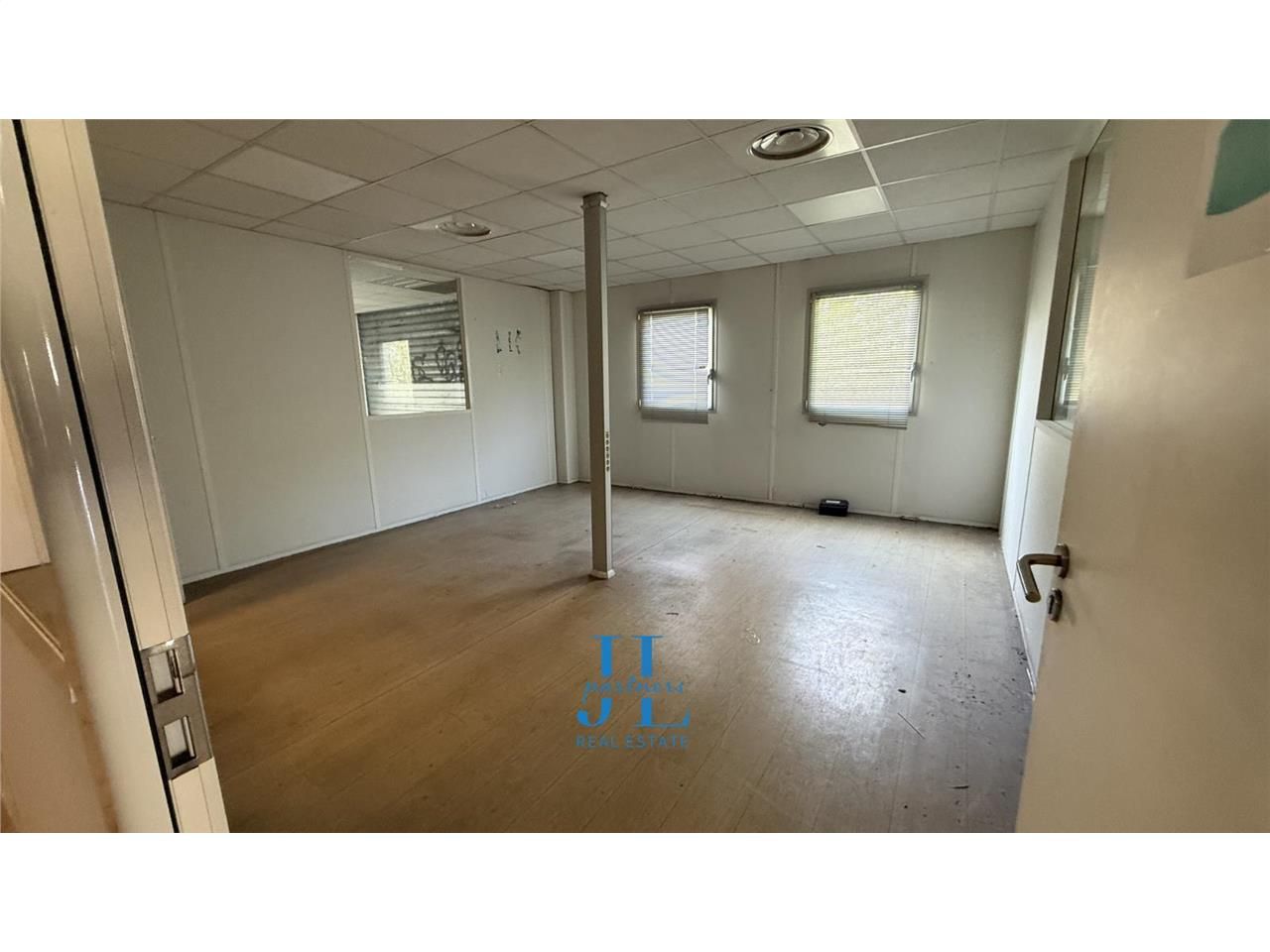 À LOUER – Entrepôt 1 200 m² dont 200 m² de bureaux – Bordeaux-Lac – Quai de déchargement – Emplacement stratégique