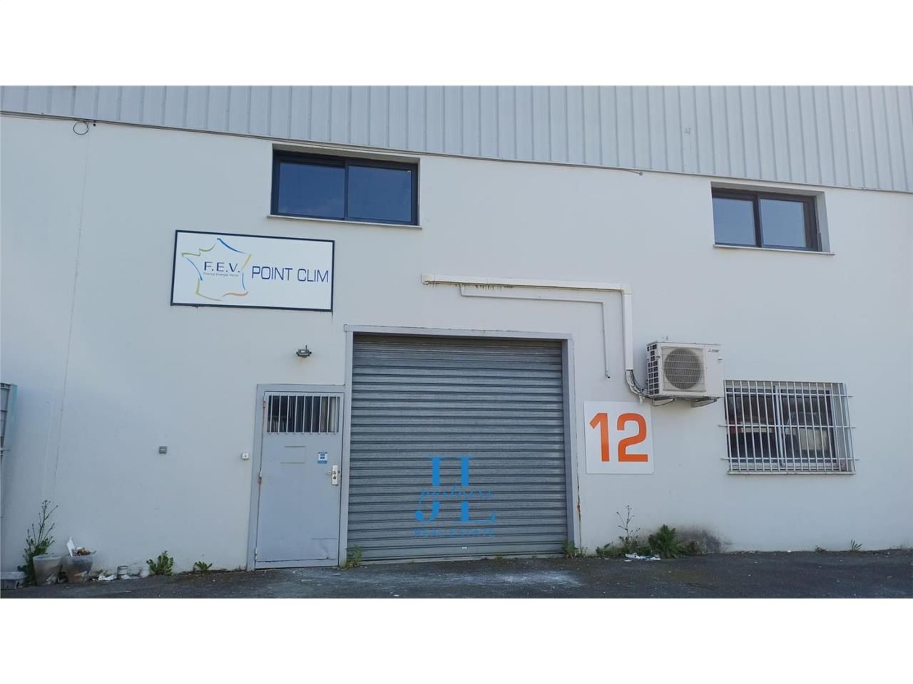 À LOUER – Local d'activité 140 m² – Entrepôt + bureaux – Proximité rocade – Parking