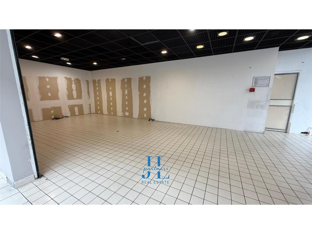 À LOUER – Local commercial 56,50 m² – Galerie Intermarché La Réole – Emplacement n°1 – Flux client