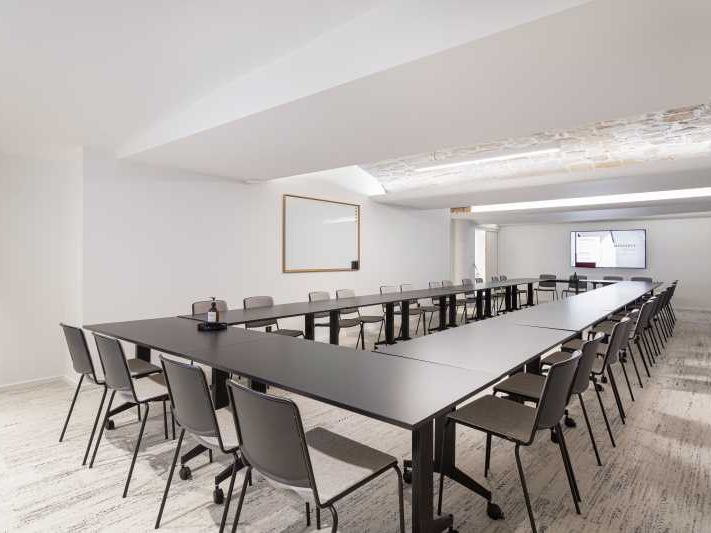 Situé au coeur du 9ème arrondissement de Paris, à