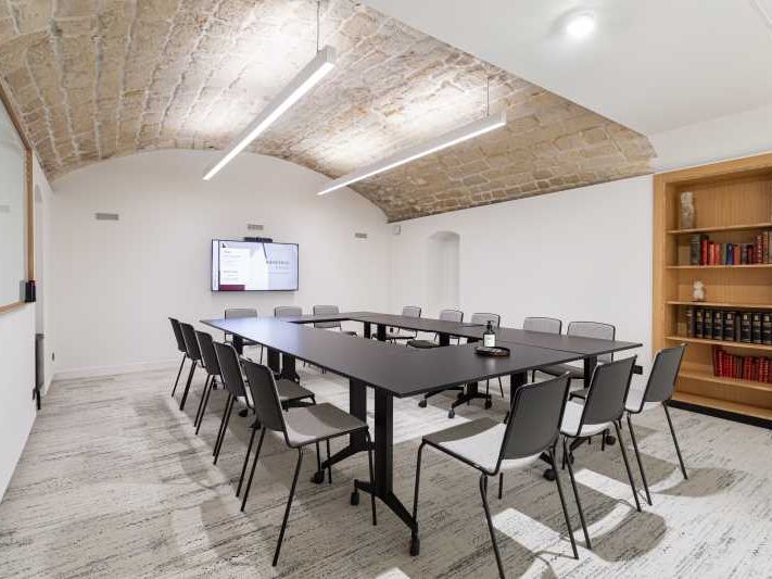 Situé au coeur du 9ème arrondissement de Paris, à