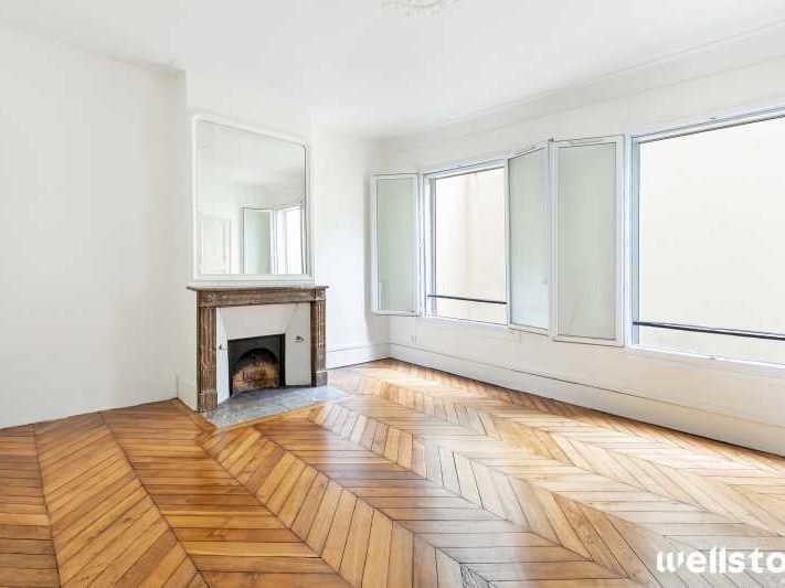 Au coeur de la rue saint Honoré, à proximité immé