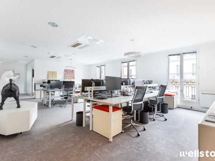 Au sein d'un magnifique immeuble haussmanien, et 