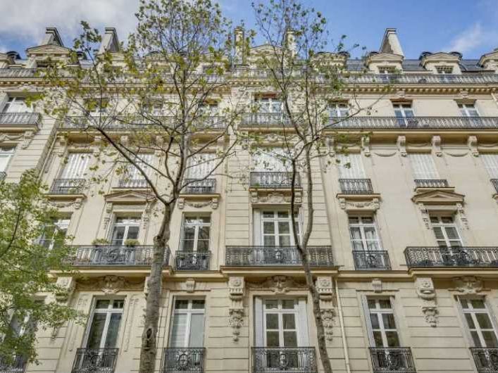 Dans un immeuble de très bon standing, nous vous 