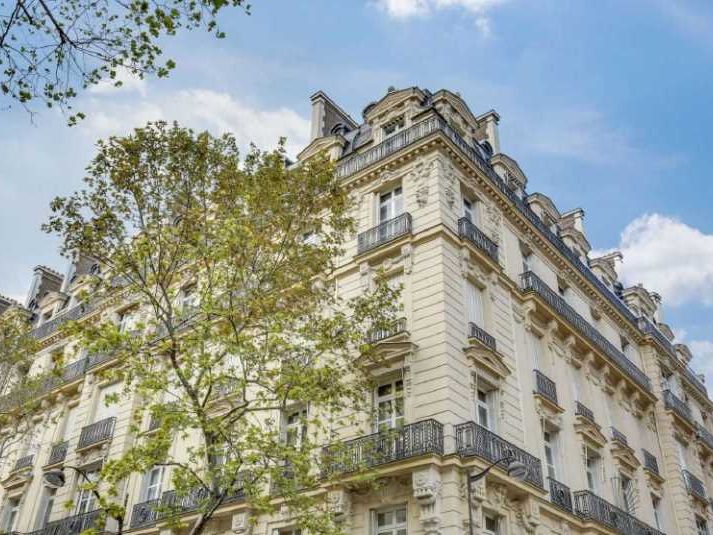 Dans un immeuble de très bon standing, nous vous 