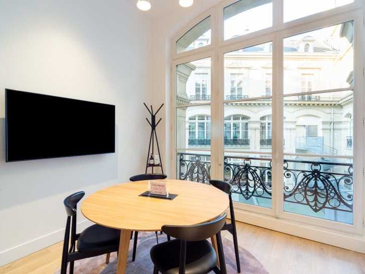 Dans un immeuble de bon standing, nous vous propo