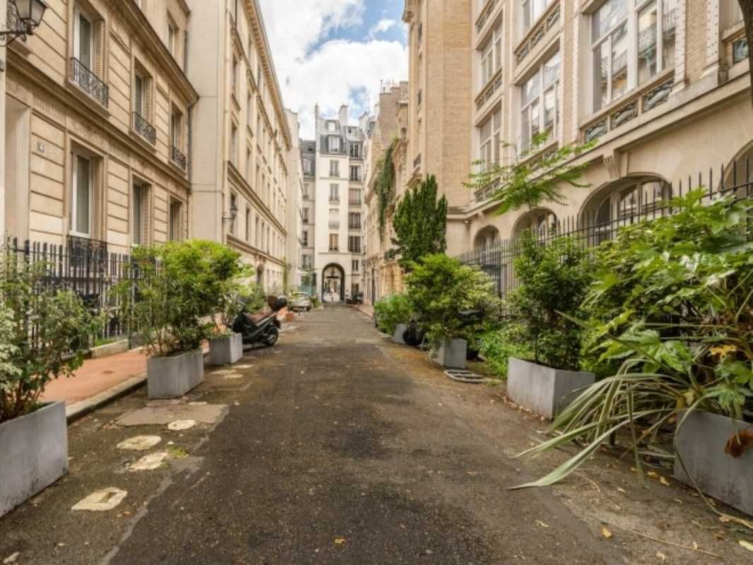 Au sein d'un très bel immeuble contemporain, nous