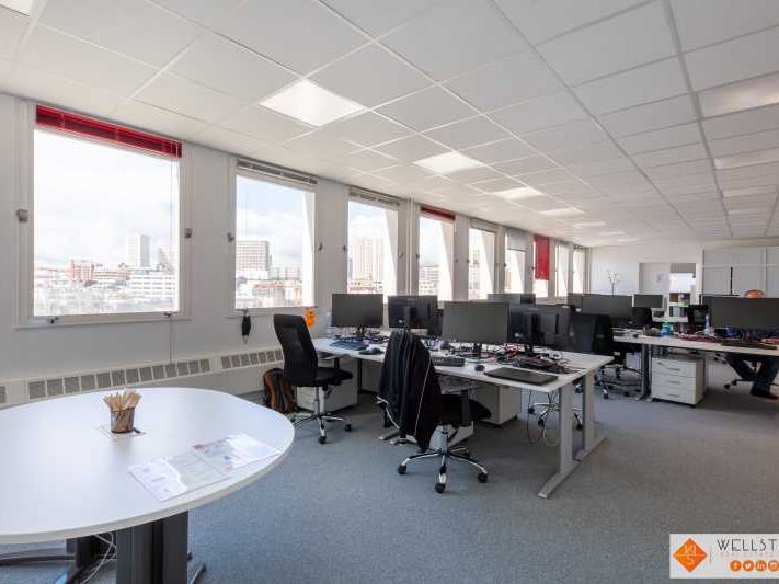 Au sein d'un immeuble de grande hauteur et à prox