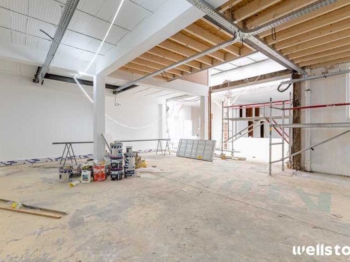 Au pied du métro Philippe Auguste et à proximité 