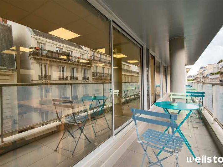 A proximité de la place de l'Etoile, et au sein d