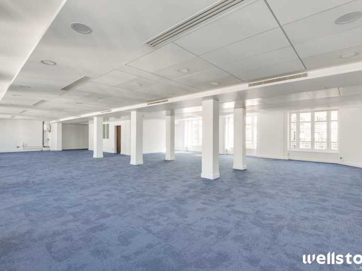 Au pied du métro Bonne Nouvelle et en plein sur l