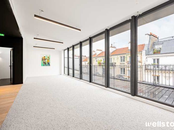 A proximité de la place de la Bastille, Wellstone