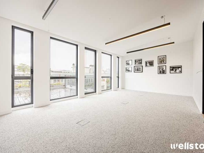 A proximité de la place de la Bastille, Wellstone