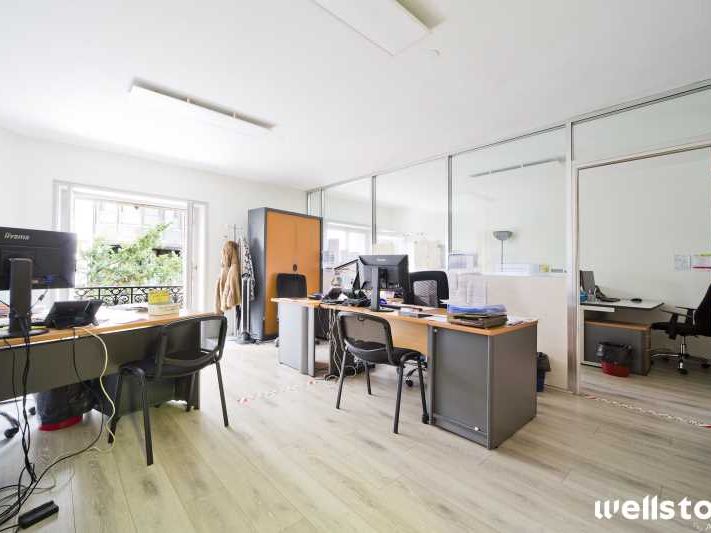 A deux pas de la place Dauphine, et à une station