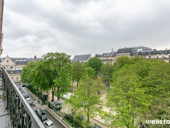 Dans un bel immeuble haussmannien, nous vous prop