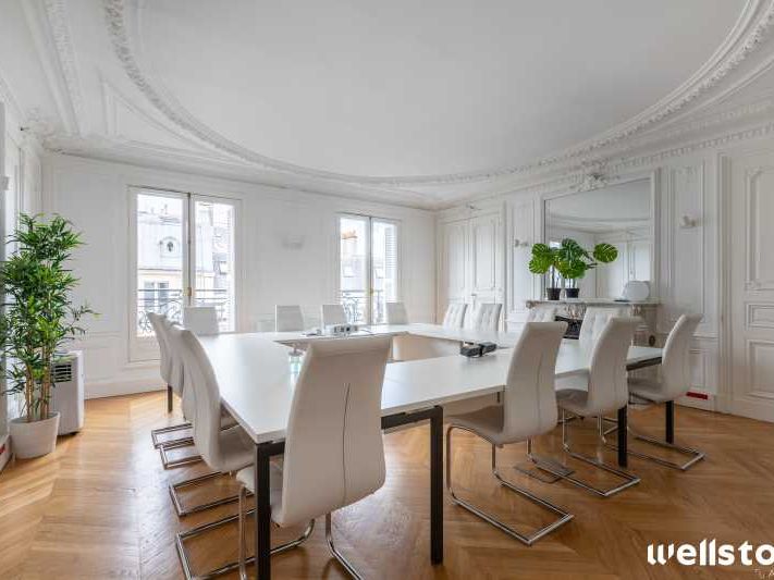 Surface de très bon standing au 5ème étage d'un b