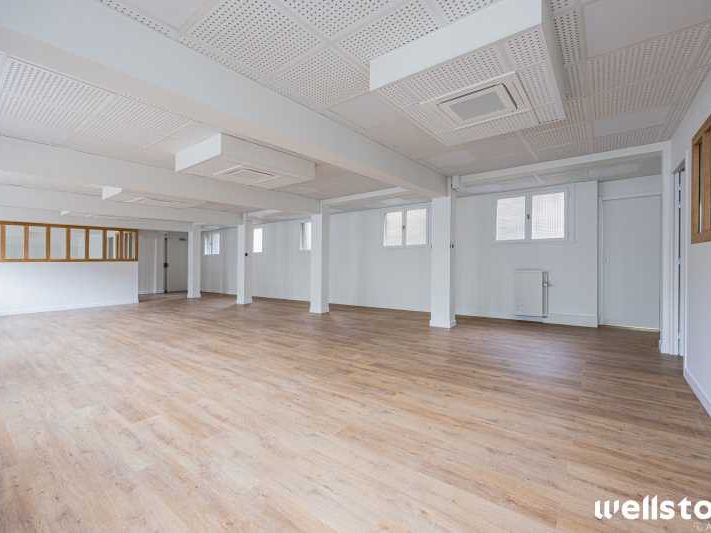 Au pied de la Gare St Lazare, Wellstone vous prop