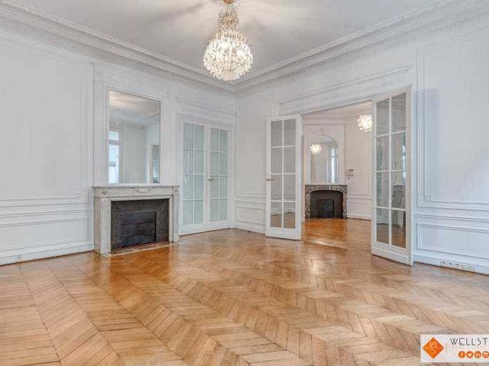 Dans un très bel immeuble haussmannien, Wellstone