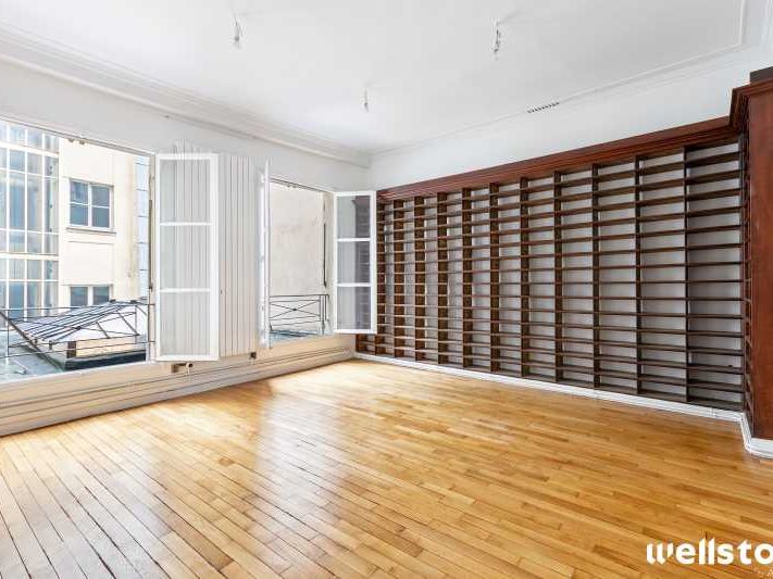 Au coeur de la rue saint Honoré, à proximité immé